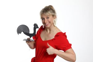 Marion Petit et le trophée du Défi pitch pour Elle M Lire